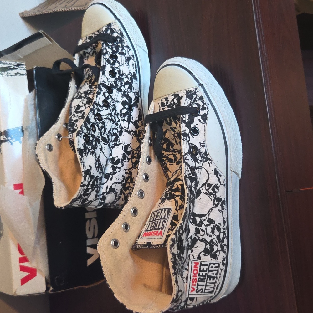 Vision Street Wear Black and White Sneakers Size 7 And 1/2